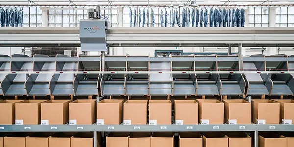 IC Group (SGL) sorting fashion with a Split Tray Sorter